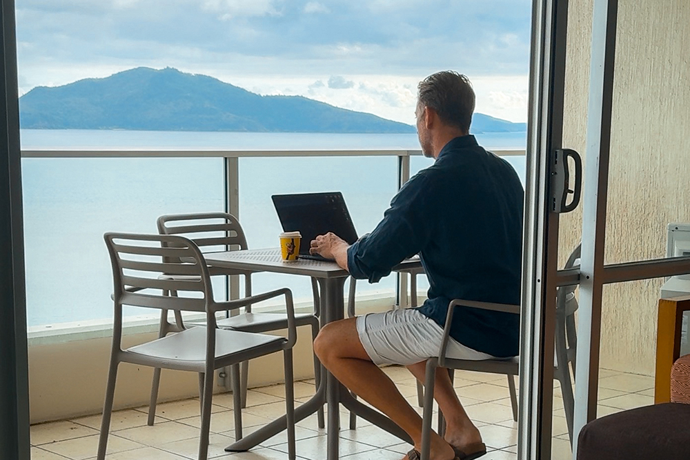 Your Brain Works Differently When You Can See Water From Your Desk
